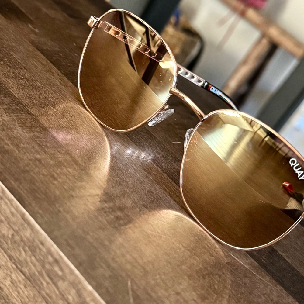 New - Quay Jezebell  Rose Gold Sunglasses